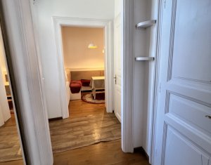 Apartament spatios 85mp, camera de zi, dormitor, 2 bai, pta Muzeului 