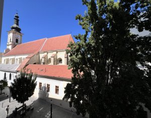 Apartament spatios 85mp, camera de zi, dormitor, 2 bai, pta Muzeului 