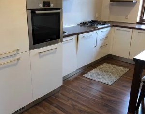 Apartament cu 3 camere decomandate in zona Iulius Mall
