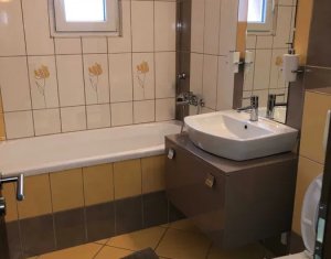 Apartament cu 3 camere decomandate in zona Iulius Mall