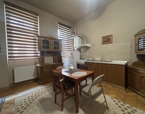 Apartament 3 camere, zona semi-centrala, 15 minute de centru