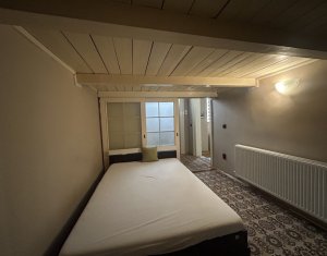Apartament 3 camere, zona semi-centrala, 15 minute de centru