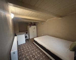 Apartament 3 camere, zona semi-centrala, 15 minute de centru
