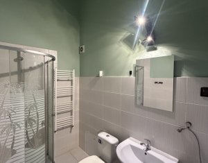 Apartament 3 camere, zona semi-centrala, 15 minute de centru