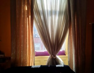 Apartament 54mp, etaj 1, centru, parcare in curte ,zona Primariei