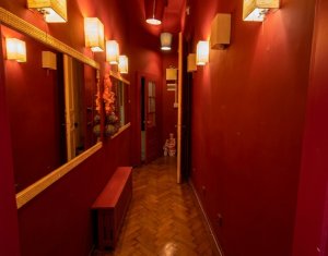 Apartament 54mp, etaj 1, centru, parcare in curte ,zona Primariei
