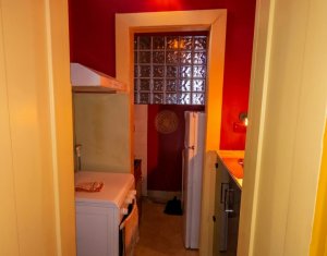 Apartament 54mp, etaj 1, centru, parcare in curte ,zona Primariei