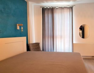 Inchiriere 3 camere lux, centru, parcare, prima inchiriere