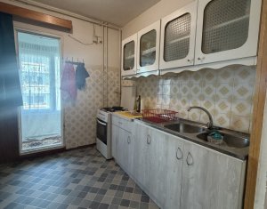 Apartement 2 camere decomanat, cartier Intre Lacuri