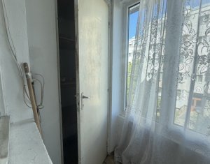 Apartement 2 camere decomanat, cartier Intre Lacuri