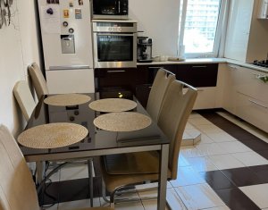 Apartament 4 camere in zona Plopilor 