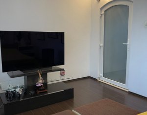 Apartament 4 camere in zona Plopilor 