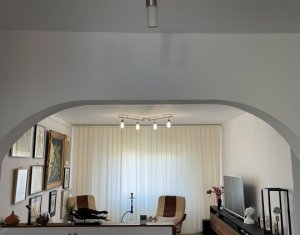 Apartament 4 camere in zona Plopilor 