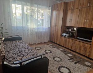 Apartament 2 camere, Intre Lacuri, etaj 1/4, parcare