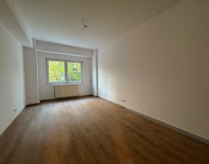 Apartament cu 2 camere, decomandat, nemobilat, 60 mp