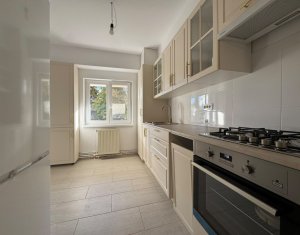 Apartament cu 2 camere, decomandat, nemobilat, 60 mp