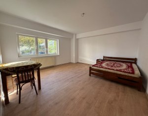 Apartament cu 2 camere, decomandat, nemobilat, 60 mp
