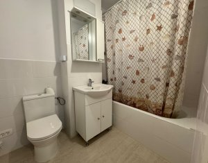 Apartament cu 2 camere, decomandat, nemobilat, 60 mp