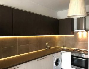 Apartament 2 camere, zona Plopilor, cu parcare