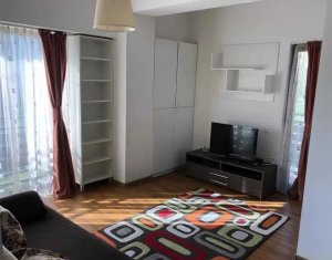 Apartament 2 camere, zona Plopilor, cu parcare