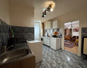 Apartament cu o cameră, garaj, curte interioară, semicentral